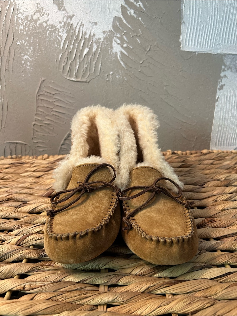 NWOT Women’s Ugg Alena Cozy Suede Moccasin Slippers in Tan with Sheepskin Trim